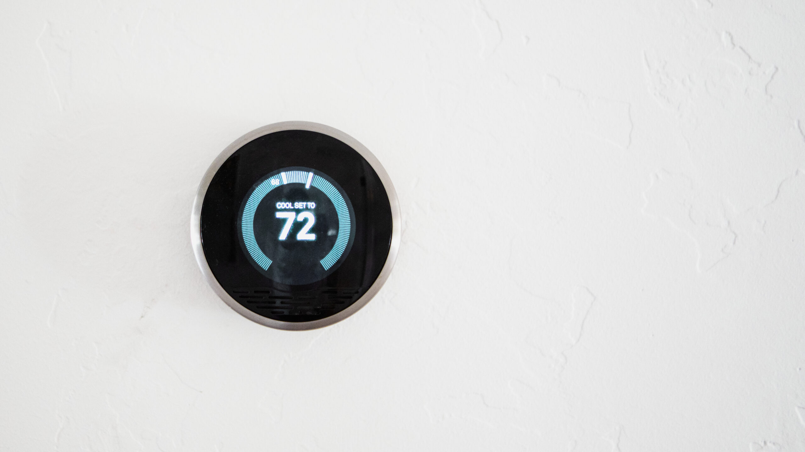 A smart thermometer is set to 72 degrees